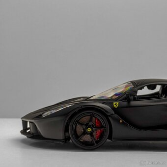 Ferrari LaFerrari Bburago Signature 1:18 - 5