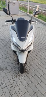 Honda pcx 125 2023 3tkm rezervace - 5