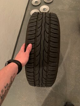 Prodám alu kola s pneu 195/55 R15 - 5