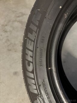 prodám letní pneumatiky 215/60/17 Goodyear a Michelin sada - 5