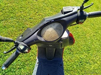Yamaha skútr - 5