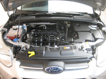 Ford Focus. Kombi 1,6 16V.  Ti-VCT. 77 kW. Servisní kniha - 5