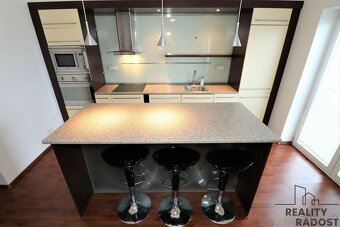 Pronájem zařízeného nadstandardního prosluněného apartmánu 2 - 5