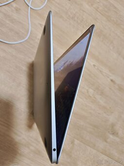 Apple A2337, macbook Air 2020, 8 jádrový CPU M1, 512GB - 5