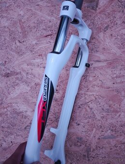 Odpružená vidlice SR Suntour XCT, 26" - 5
