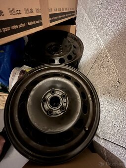 Sada zimních plechových disků Audi 16inch – téměř nové - 5