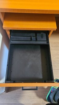 Pracovní stůl a zásuvky na kolečkách - 5