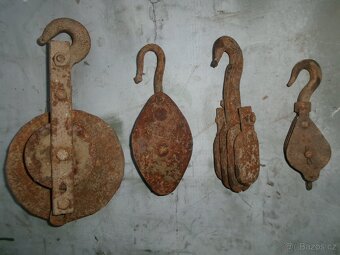 Prodám elektromotor zn.Škoda, namontován ve skříni, na 4-kol - 5