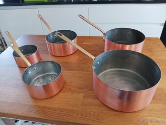 PĚKNÉ MĚDĚNÉ HRNCE K VAŘENÍ 5 KUSŮ - VINTAGE FRANCIE - 5