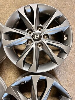 5x114,3 R16 originál alu disky Hyundai - ET 48 - 5