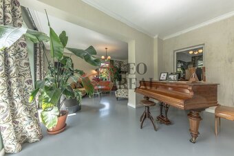 Prodej honosné vily v anglickém stylu + 2 stavební parcely - 5