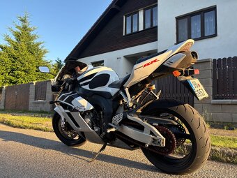 Honda CBR 1000RR 2004 - 5