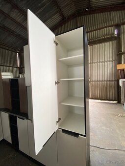 Moderní kuchyňská linka bez spotřebiči - 5