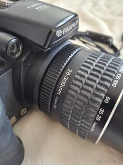 FujiFilm FinePix S9500 - 5