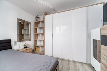 Pronájem nadstandardního a kompletně zařízeného bytu 2kk v c - 5