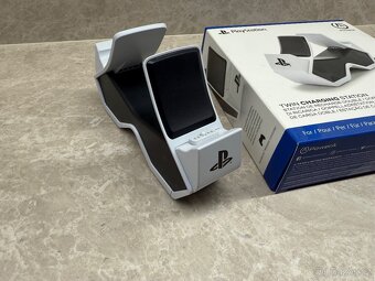 Ovladač PlayStation 5 DualSense a nabíjecí stanice - 5