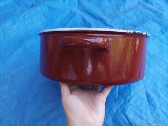 Smaltovaný červenohnědý hrnec, průměr 30 cm - 5