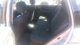 Toyota Corolla 1.6i - 5