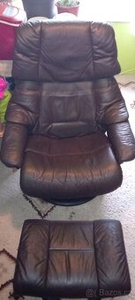 Otočné polohovací kožené křeslo s bobíkem - 5