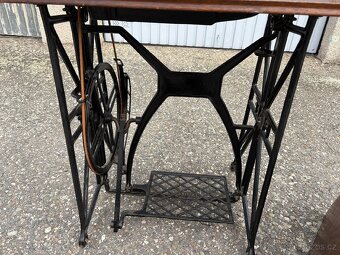 Starý šicí stroj Pfaff - 5