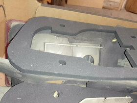 Ford Sierra těsnění pod zadní světla - 5