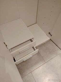 Nová šatní skříň se zrcadlem - 5
