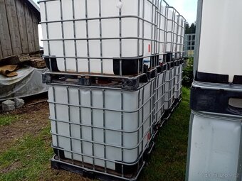 IBC nádrže kontejnery na 1000 litrů černé bílé - 5
