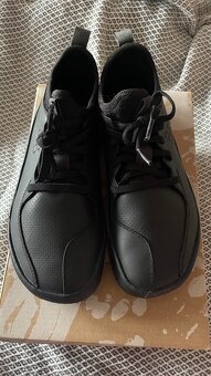 NOVÉ Vivobarefoot Primus School II J - 5