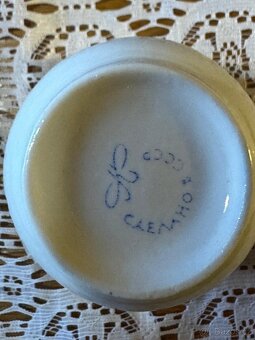 Elegantní porcelánové šálky se zlatým dekorem - 5