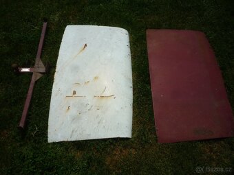 Prodám nádrže na moto a díly na Škoda 100, zadní čelo a zadn - 5