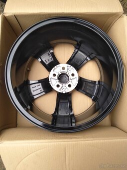 17" alu MG ZS + TPMS originál. - 5