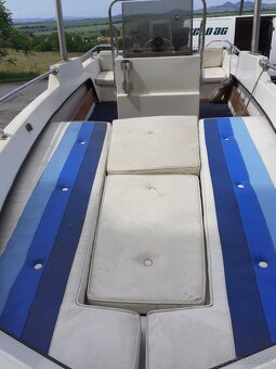 Loď s motorem - 5