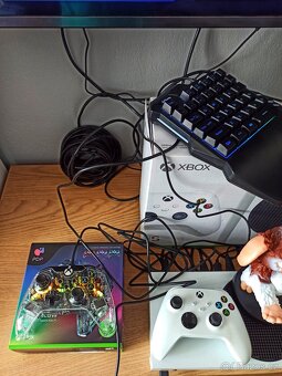 Prodám herní konzoli Xbox Series S s 500GB diskem a přísluše - 5