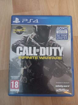 PS4 Slim, 500 GB, 2 ovladače, 14 her - 5