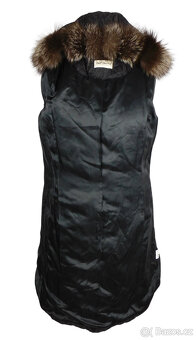 Dámský černý kabát s kapucí a pravou stříbrnou liškou INFINI - 5