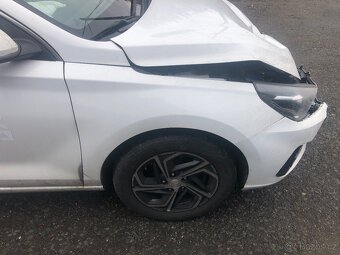 Hyundai I30 combi 1.5i facelift   KAMERA   POJÍZDNÉ - 5