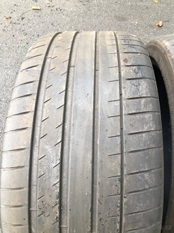 Prodám dvourozmer pneu 315/30/22 a 285/35/22 - 5