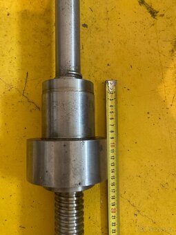 Kuličkový šroub s matkou D40 stoupání 8mm prac. délka 120cm - 5