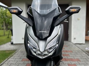 Honda Forza 300 malý nájezd,super stav - 5
