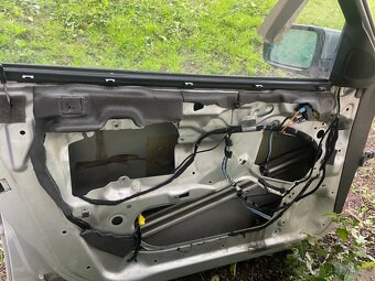 BMW e46 levá strana dveří - 5
