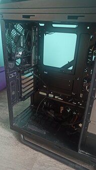 Počítačová herní skříň (PC case) - 5