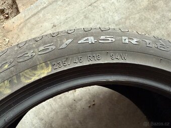 prodám letní pneumatiky 235/45/18 Pirelli celá sada - 5