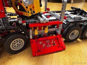 Lego Technic Crane Truck 8258 - 5