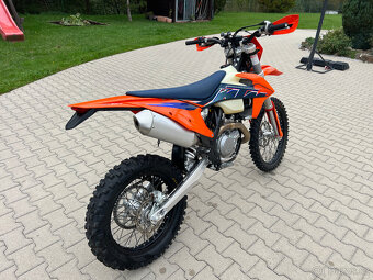 KTM 450 EXC-F rv.2022 1 majitel. stav nového stroje 51 mth - 5