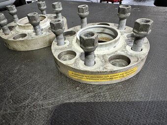 Prodám rožšiřovací podložky HR na Jeep Wrangler 2007 + - 5