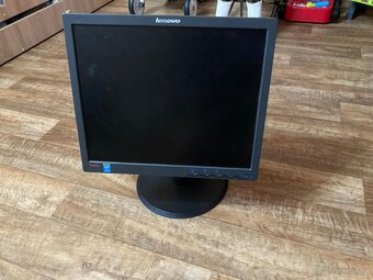 Monitor Lenovo otočný - 5