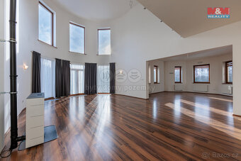 Prodej rodinného domu, 376 m², Mezirolí, Nová Role - 5