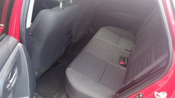 Toyota Auris Kombi 1.6 benzín - 5