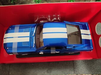 prodám nový model 1:18 shelby GT 500KR - 5