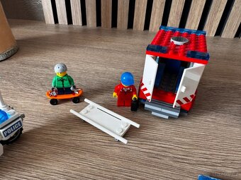 LEGO CITY 60023 sanitka, hasiči, motorka policie - 5